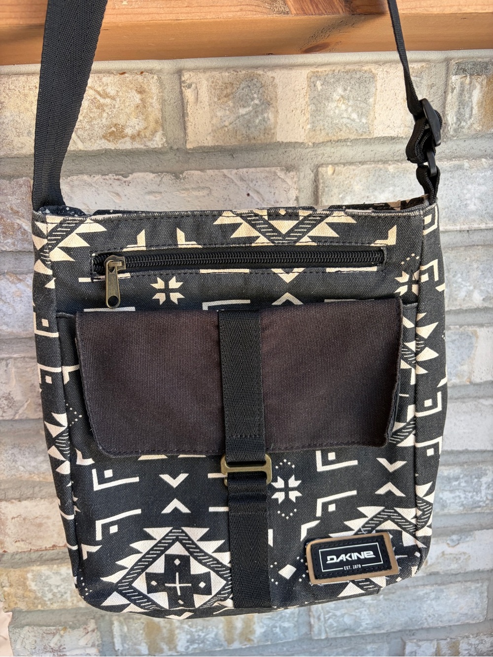 Dakine Black & Cream Geometric Boho Pattern Crossbody Bag